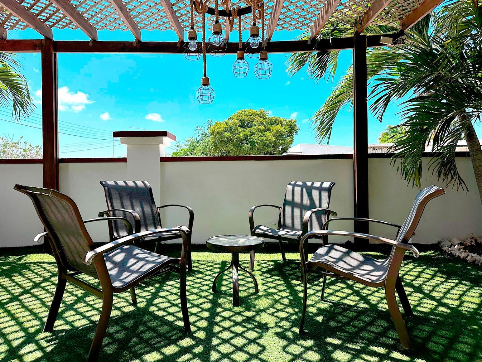 Ladybugs Apartments Palm Beach Екстер'єр фото