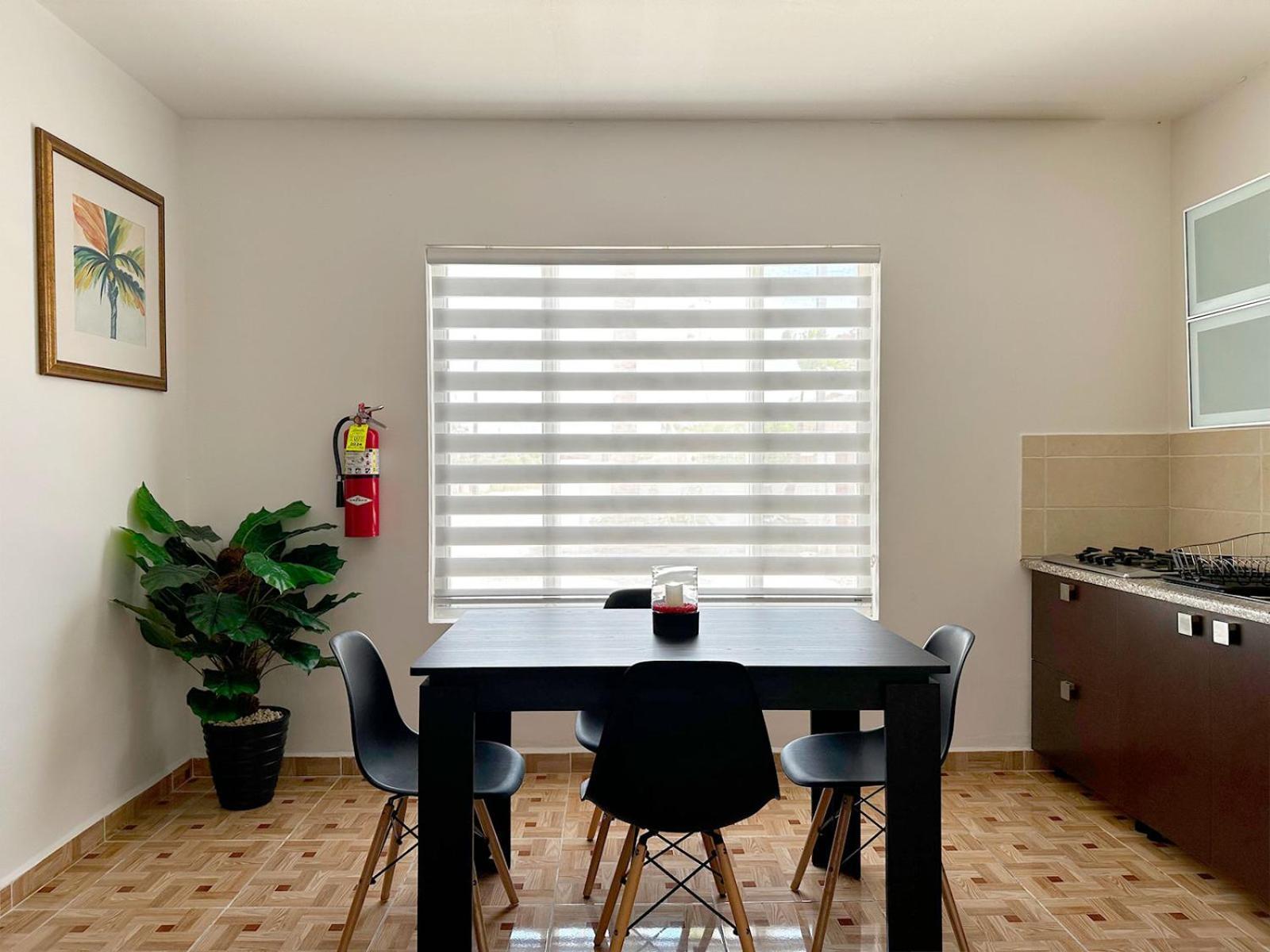 Ladybugs Apartments Palm Beach Екстер'єр фото