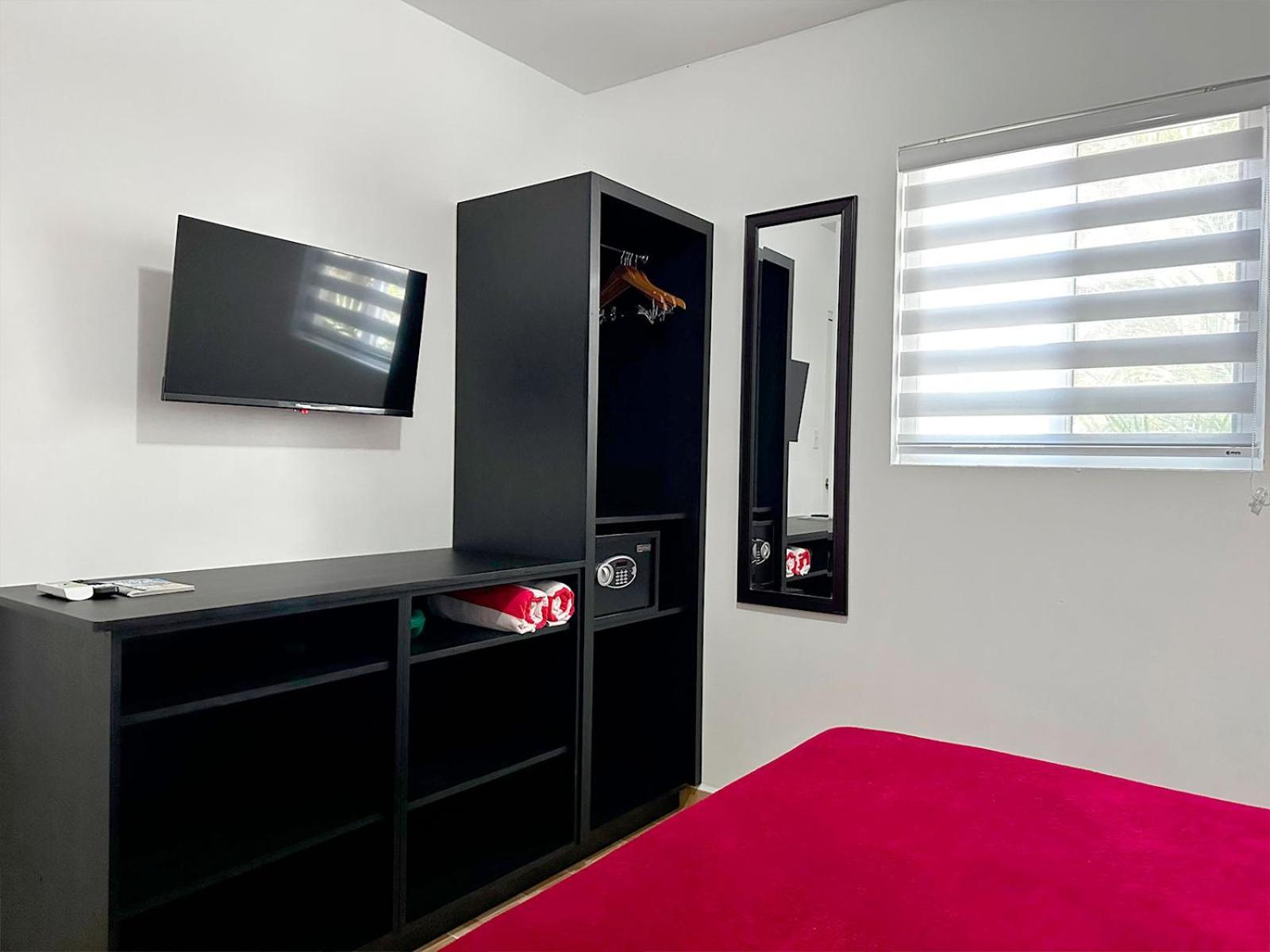 Ladybugs Apartments Palm Beach Екстер'єр фото