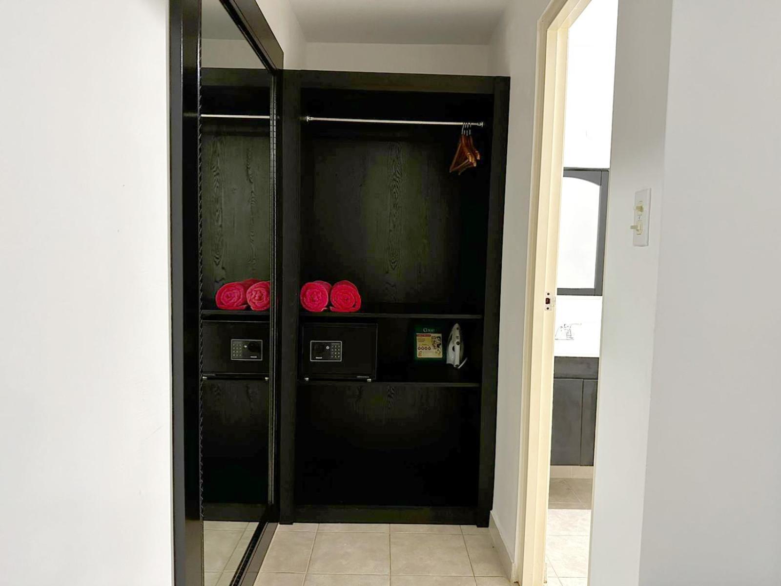 Ladybugs Apartments Palm Beach Екстер'єр фото