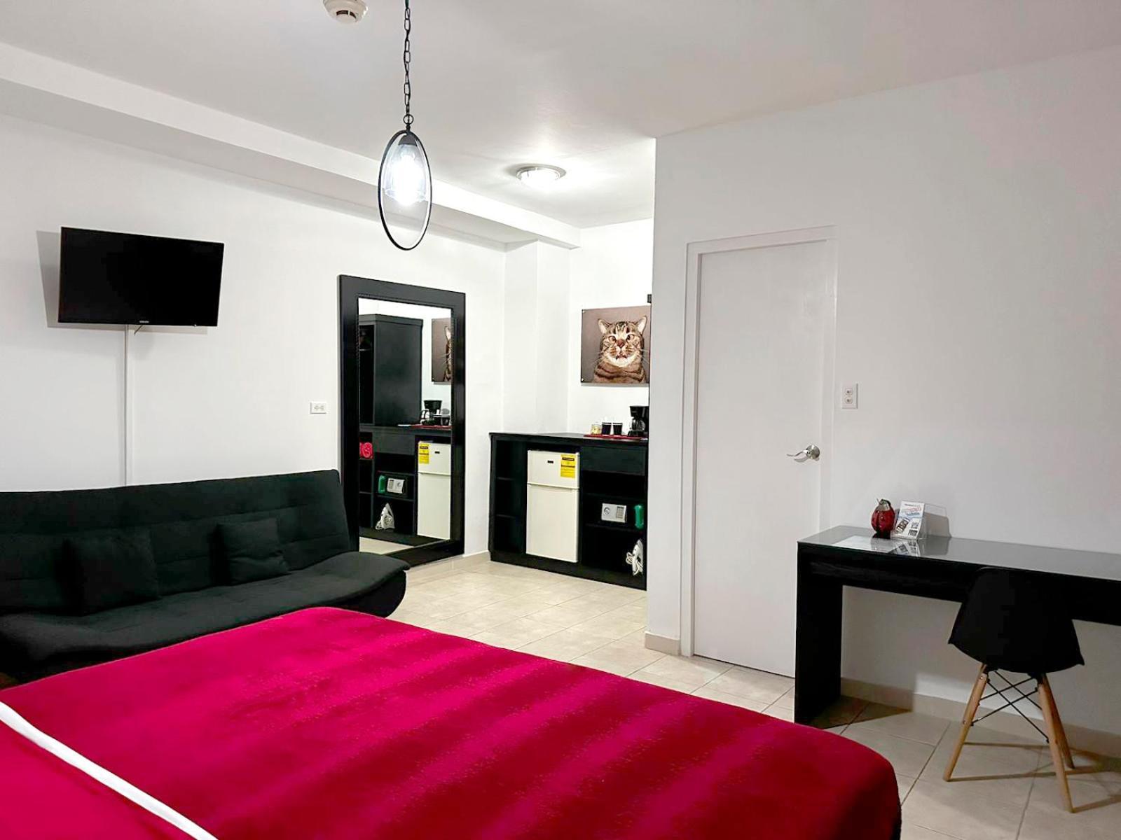 Ladybugs Apartments Palm Beach Екстер'єр фото