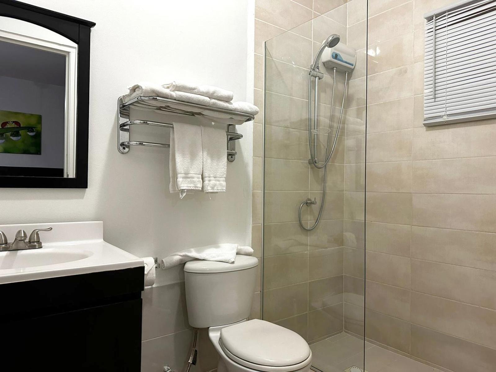 Ladybugs Apartments Palm Beach Екстер'єр фото