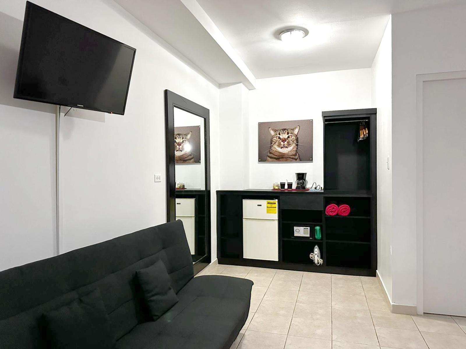 Ladybugs Apartments Palm Beach Екстер'єр фото