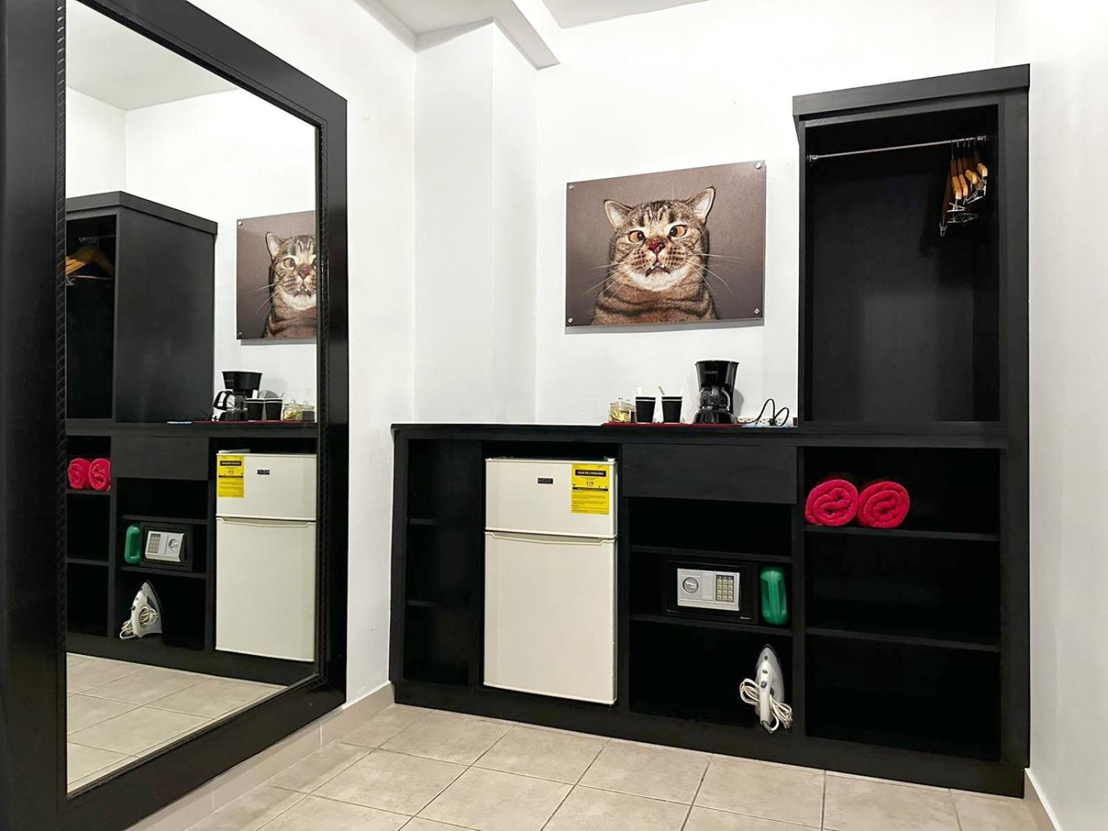 Ladybugs Apartments Palm Beach Екстер'єр фото