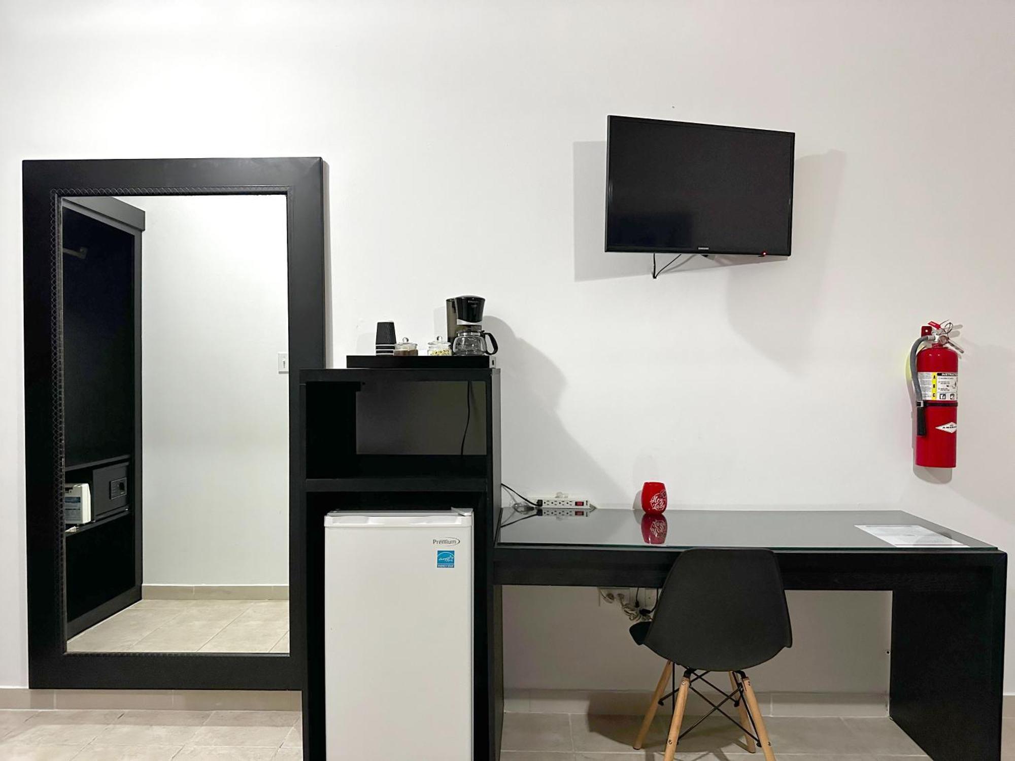 Ladybugs Apartments Palm Beach Екстер'єр фото