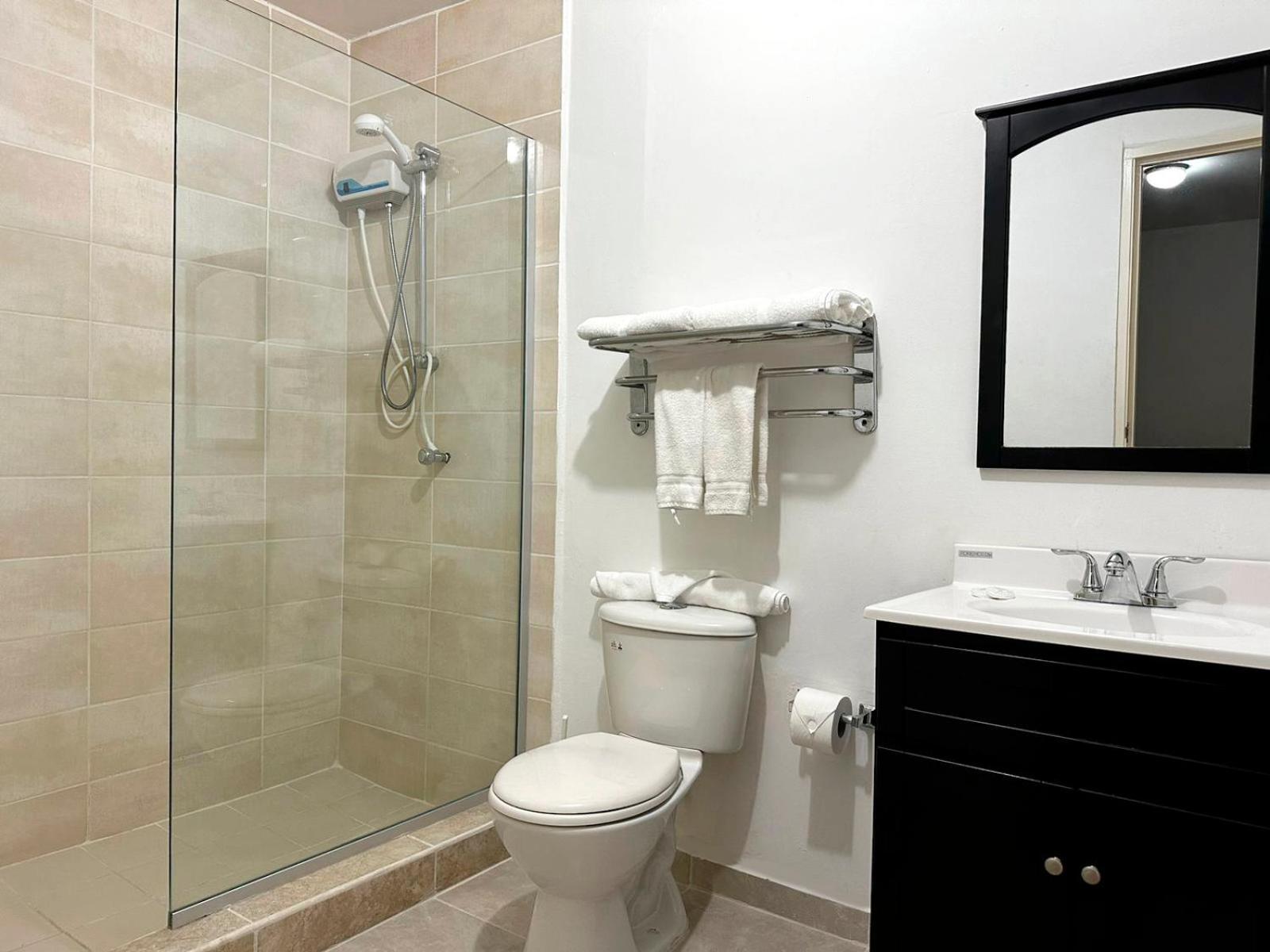 Ladybugs Apartments Palm Beach Екстер'єр фото