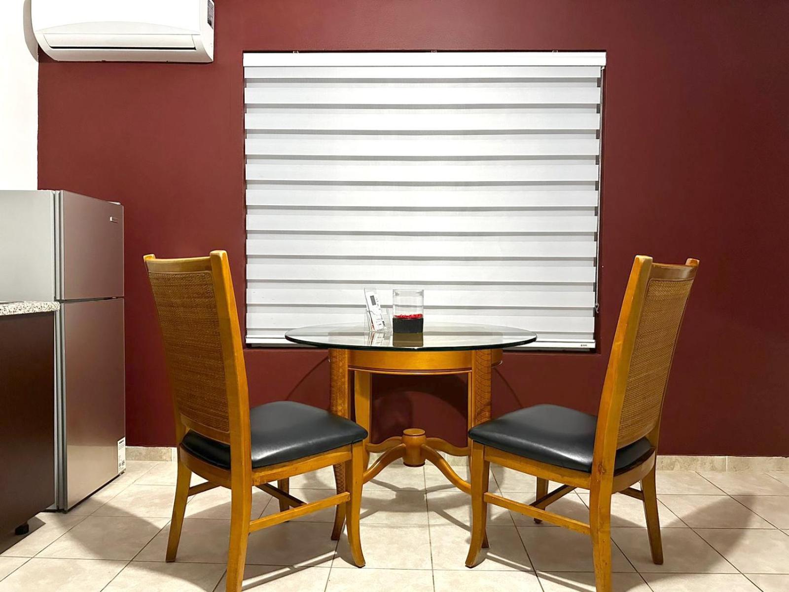 Ladybugs Apartments Palm Beach Екстер'єр фото