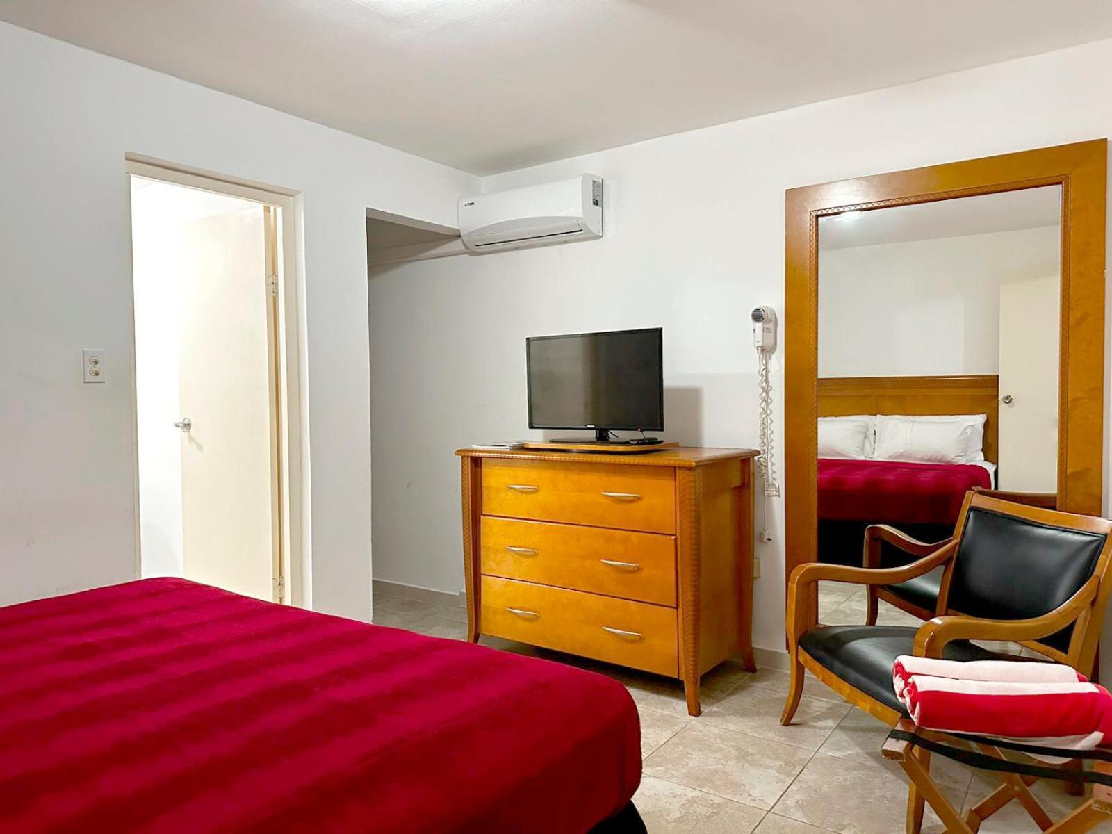 Ladybugs Apartments Palm Beach Екстер'єр фото