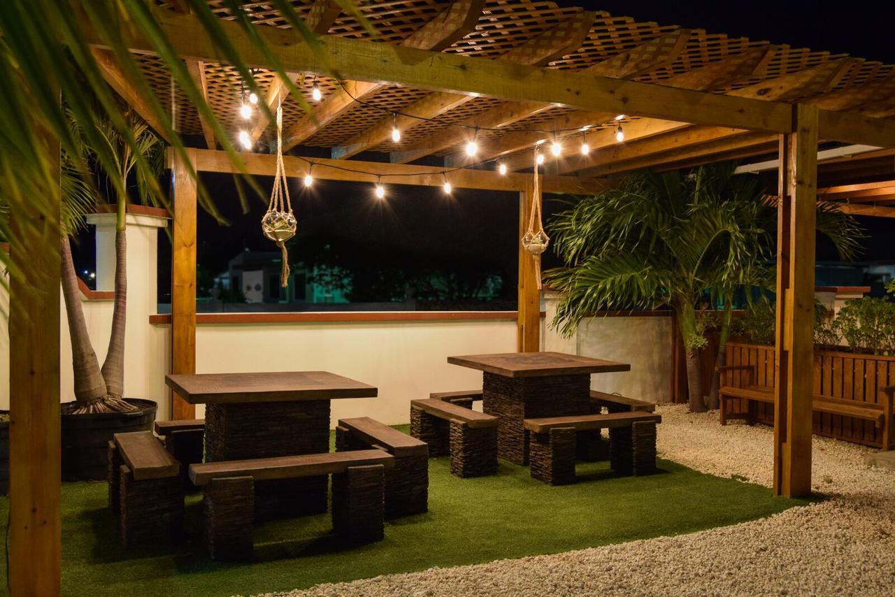 Ladybugs Apartments Palm Beach Екстер'єр фото
